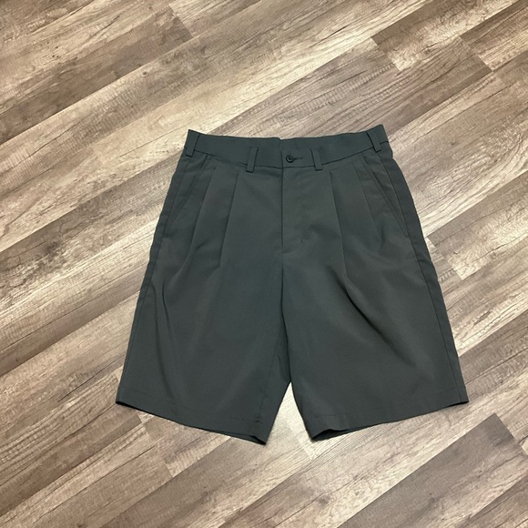 PGA TOUR Men’s Golf Shorts Size 30 In Dark Gray - Picture 1 of 5